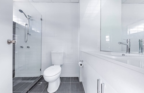 Airlie Beach Hotel | Ocean views 27A
