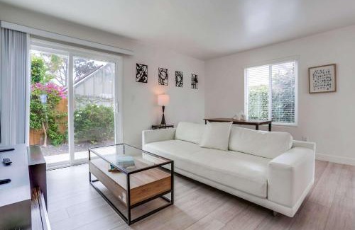 Village of La Jolla House | ocean views 3 blocks to beach AC downstairs