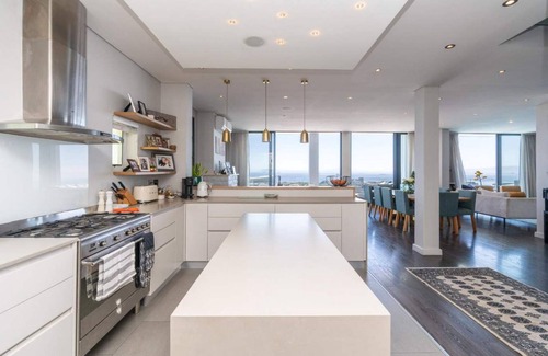 Green Point Apartment | Ocean Views 5 Bedroom Apartments