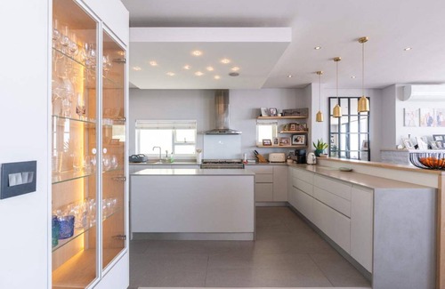 Green Point Apartment | Ocean Views 5 Bedroom Apartments