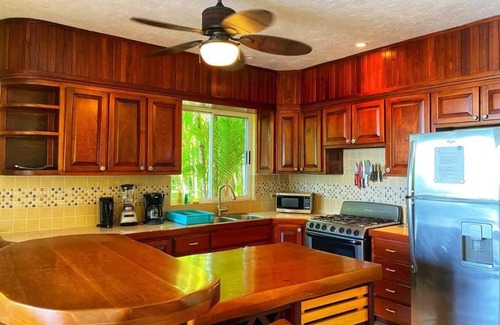 Ballena House | Ocean views and privacy above Uvita