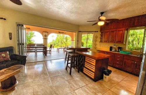 Ballena House | Ocean views and privacy above Uvita