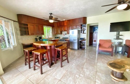 Ballena House | Ocean views and privacy above Uvita