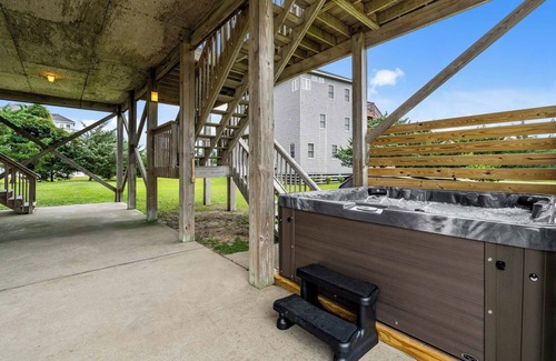 Spindrift Banks House | Ocean Views! Dog Friendly Home in Salvo w/Hot Tub, Elevator, and Screened Porch