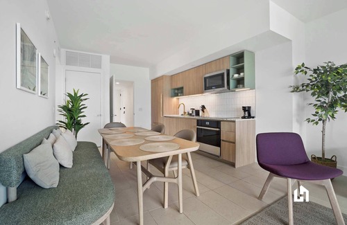 Downtown Miami Condo | Ocean Views, Downtown Vibes, Poolside Relaxation