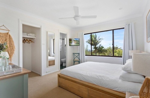 Newport House | Ocean Views from Newport 3 Bedroom Entertainer