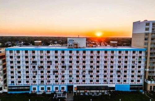 Virginia Beach Condo | Ocean Views, King Bed & Indoor Heated Pool