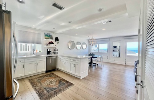 West Newport House | Ocean Views. Modern 3Bed 2Bath Sleep 9people Steps to the Water.