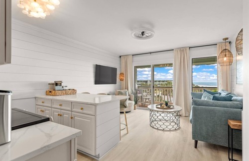 Isle of Palms Condo | Ocean Views - Newly Remodeled - Pool and Fishing Pier