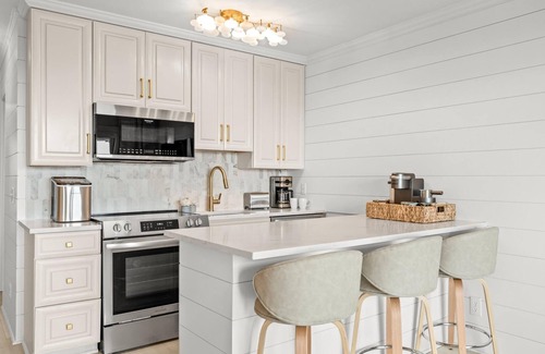 Isle of Palms Condo | Ocean Views - Newly Remodeled - Pool and Fishing Pier