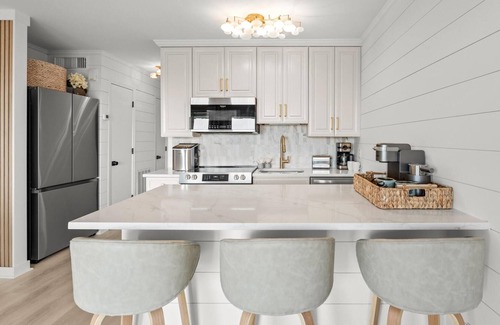 Isle of Palms Condo | Ocean Views - Newly Remodeled - Pool and Fishing Pier