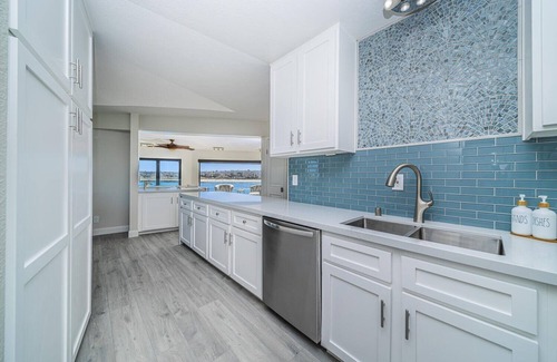 South Mission Beach House | Ocean Views * Penthouse * Pets OK!