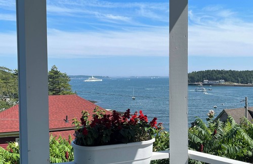 Boothbay Harbor Cottage | Ocean views, private beach, garden patio, red clay tennis, dock access, WiFi