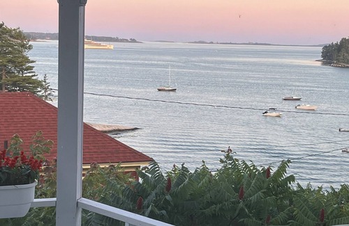Boothbay Harbor Cottage | Ocean views, private beach, garden patio, red clay tennis, dock access, WiFi