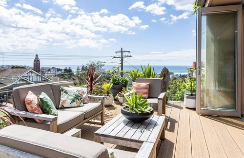 Coogee Apartment | Ocean Views. Private Pool. Large Deck Overlooking Coogee