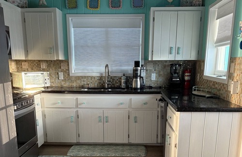 Hope Town House | Ocean Views with Pool - Spacious Family Friendly 3BR/2BA- CATCH A WAVE BAHAMAS