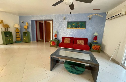 Zona Hotelera Villa | Ocean Villa in Cancun with pool & lake view