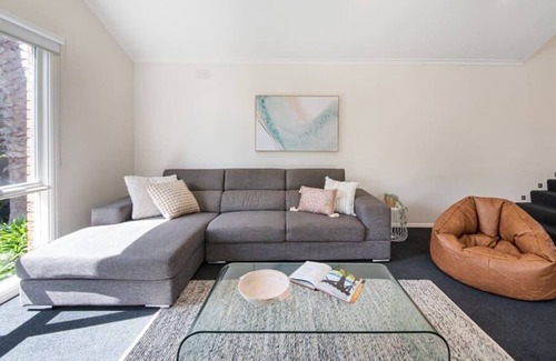 Mount Eliza House | Ocean Villa Vista - pool, water views, walk to beach