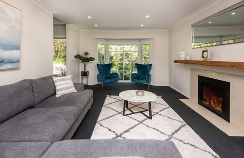 Mount Eliza House | Ocean Villa Vista - pool, water views, walk to beach