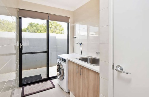 Abbey House | Ocean Walk Abbey - Situated in Abbey, this holiday home is a moment's walk from the beautiful Abbey