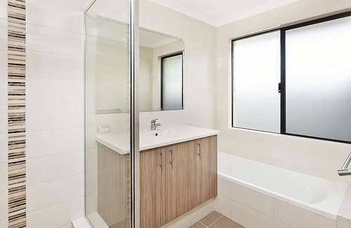 Abbey House | Ocean Walk Abbey - Situated in Abbey, this holiday home is a moment's walk from the beautiful Abbey