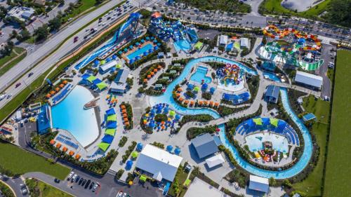 West Kissimmee House | Ocean Waves Cottage With Private Pool Near Disney With Margaritaville Resort & Island H2O Access - 8001Su