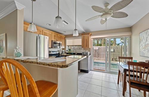 Holmes Beach Cottage | Ocean72, 2-bedroom cottage in Holmes Beach with Pool and Spa