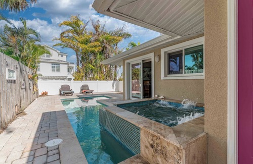 Holmes Beach Cottage | Ocean72, 2-bedroom cottage in Holmes Beach with Pool and Spa