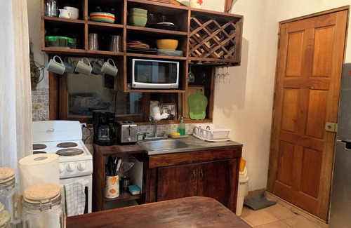 Samara Cottage | Oceana Breeze 2-bedroom lovely cottage a few steps from Sámara beach with AC