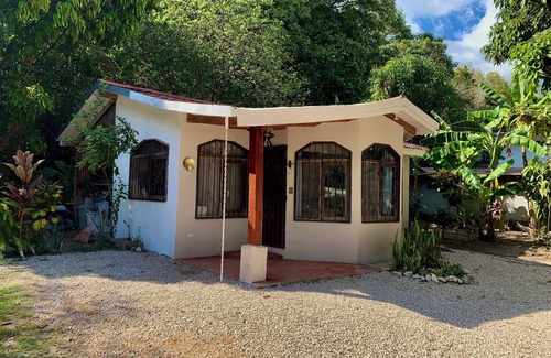 Samara Cottage | Oceana Breeze 2-bedroom lovely cottage a few steps from Sámara beach with AC