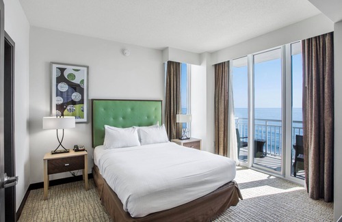 Northeast Virginia Beach Resort | Oceanaire Virginia Beach - 2 BEDROOM OCEAN VIEW 1 KG 2 DBLS SUITE