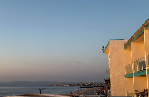 Redondo Beach Apartment | Oceanfront 1 BR w/Pool and Heated Pool