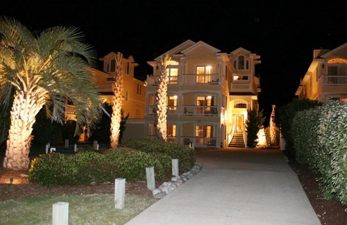 Kill Devil Hills House | OCEANFRONT, 11 BRs, Pool, Theater Rm, Elev, Game Rm, KD2, Grande Luxxe