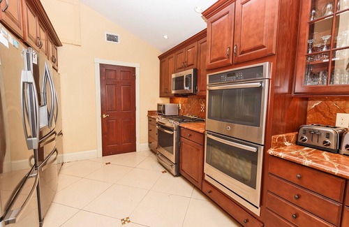 Kill Devil Hills House | OCEANFRONT, 18 BRs, ELEV, Theater, Rec Room, Poolside Bar, Luxury, EP204, Grande Ritz Carolina