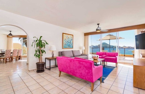Libertad Resort | Oceanfront 2 Bedroom Villa, Valentines Day, Hot Tub overlooking Medano Beach