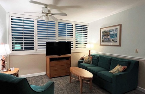 Pompano Beach Resort | Oceanfront 2 bedroom 2 bath Duplex! This lovely resort is a vacation paradise!