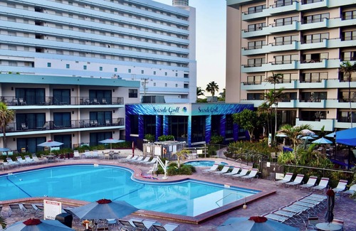 Pompano Beach Resort | Oceanfront 2 bedroom 2 bath Duplex! This lovely resort is a vacation paradise!