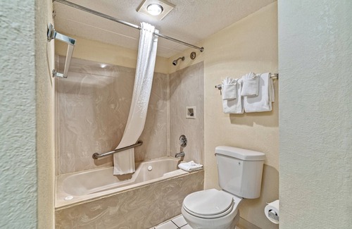 Downtown Myrtle Beach Hotel | Oceanfront 2 BR/Beautiful View