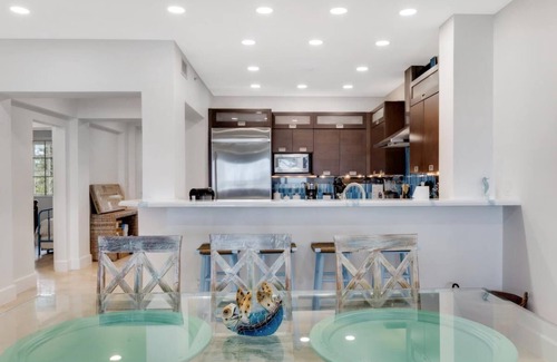 Rock Harbor Condo | Oceanfront 2BR/2.5BA Mariner's Club Villa 324 with Oasis Pool, Marina, Game Room & More