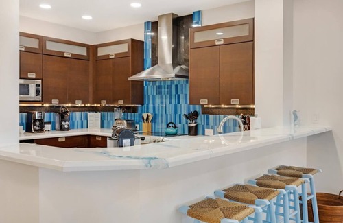Rock Harbor Condo | Oceanfront 2BR/2.5BA Mariner's Club Villa 324 with Oasis Pool, Marina, Game Room & More