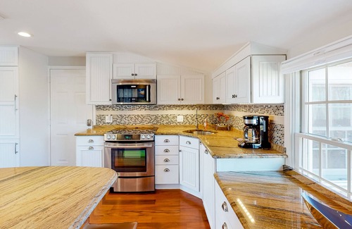 Harwich Port Condo | Oceanfront, 2nd-floor condo with stunning view - steps to Bank Street Beach