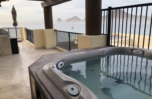Los Cabos Resort | Oceanfront 3-bedroom penthouse in Cabo San Lucas! Amazing views and amenities!