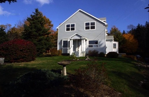 Hacketts Cove Cottage | Oceanfront 3 Bedroom Cottage 5 Minutes from Peggy's Cove.