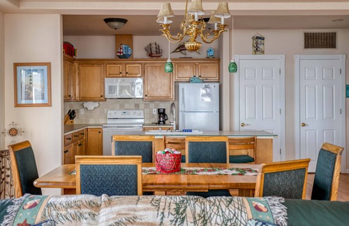 Yachats House | Oceanfront 3 Suite in Yachats has Hot Tub, Pool Table, Ping-Pong, Foosball!