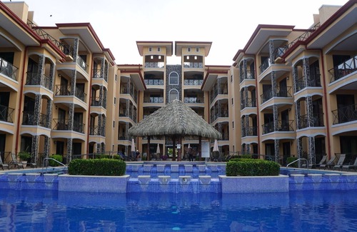 Barrio Los Villalobos Condo | Oceanfront 3BDR condo on the beach