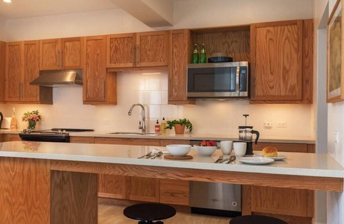 Sandys Apartment | Oceanfront 3Bed w/Private Patio & Garden - 5B