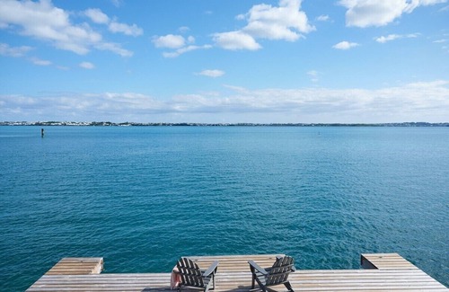 Sandys Apartment | Oceanfront 3Bed w/Private Patio & Garden - 5B