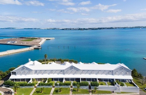 Sandys Apartment | Oceanfront 3Bed w/Private Patio & Garden - 5B