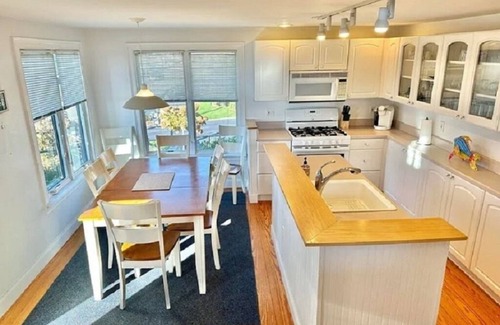 Hyannis Condo | Oceanfront 3BR condo. Say no to hotels, yes to a home! 1600 ft supplies included