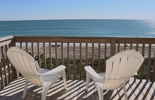 Emerald Isle Cottage | Oceanfront 4BR – Pet-Friendly & Spacious Decks